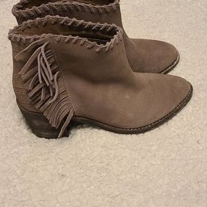 Extra fine sugar suede boots with fray detail 7